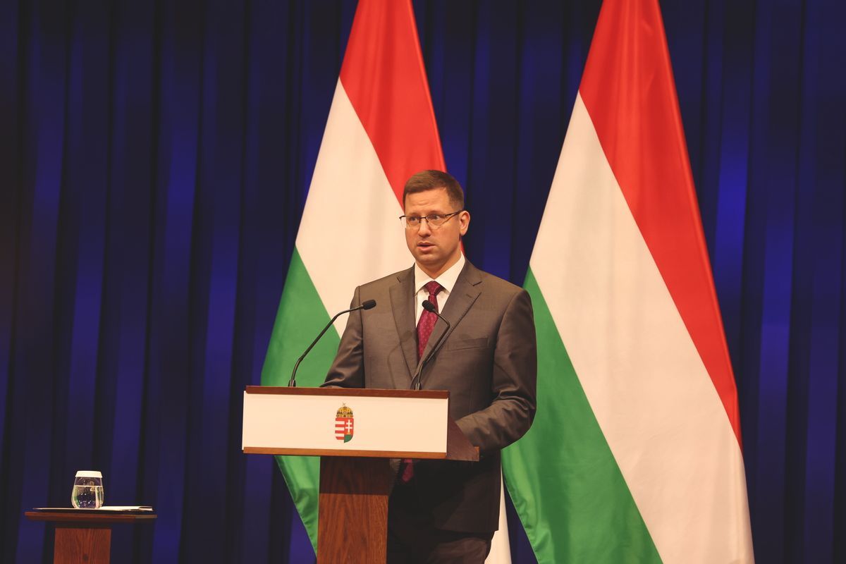 A Kormányinfón elhangzottak szerint az eszkalálódó háborús helyzet és az olajblokád miatt fokozott energetikai védelmet rendelt el a kormány.