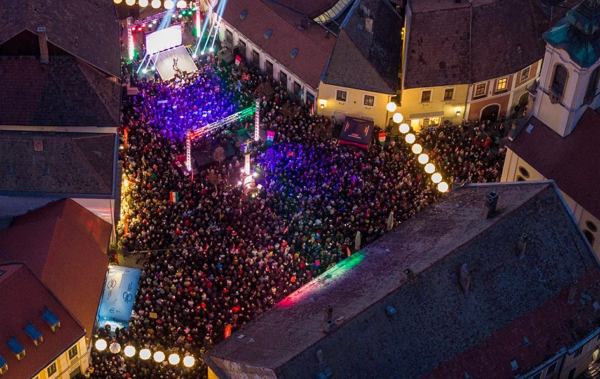 Szentendrén is hatalmas érdeklődés mellett folytatódott Orbán Viktor országjárása
