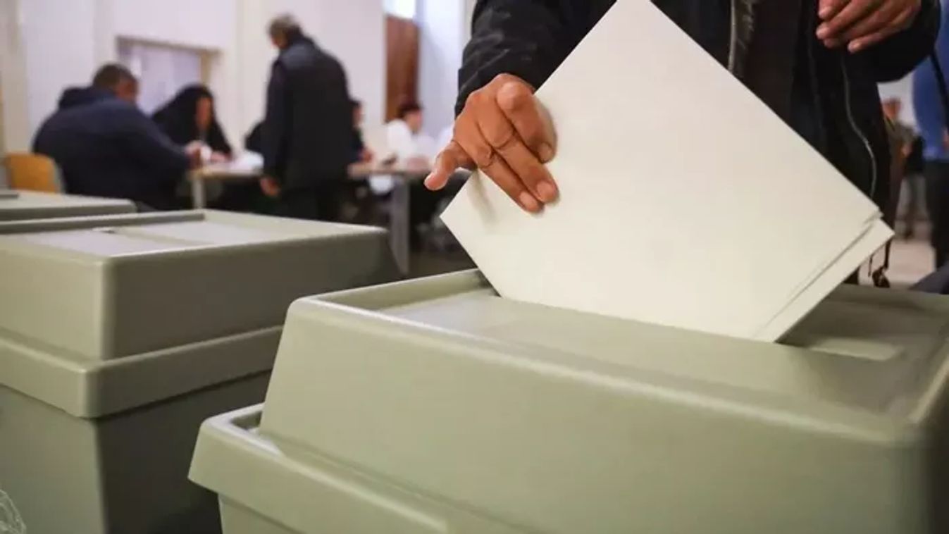 Biztos kormánypárti előny egy hónappal a választás előtt