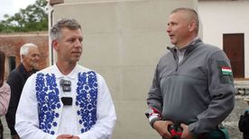Olajárrobbanás fenyeget, de a Tisza Párt szerint nincs háborús veszély