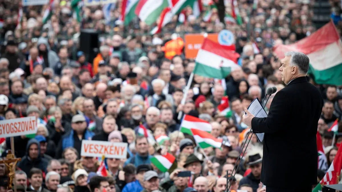 A március 15-i Békemeneten való részvételre hívta fel a figyelmet Orbán Viktor