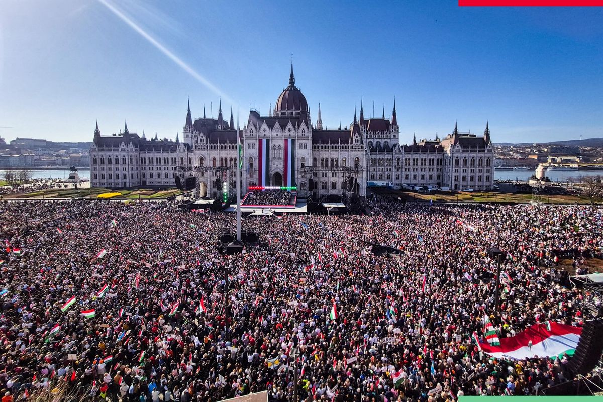 A Békemenet a kormánypártok melletti legnagyobb szabású békepárti demonstráció. Fotó: Orbán Viktor/Facebook