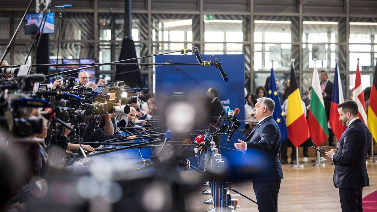 Orbán Viktor az Európai Tanács ülésének szünetében adott helyzetjelentést