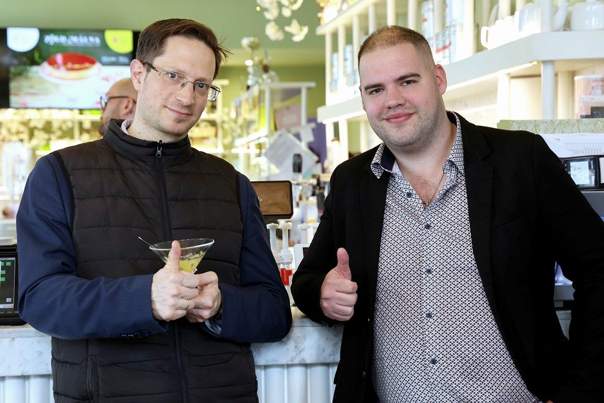 Dr. Salgó László Péter főispán és Baranyi József, a REÖK Kézműves Cukrászda üzletvezetője jelentette be az ÁGOTA Futás fagylaltját