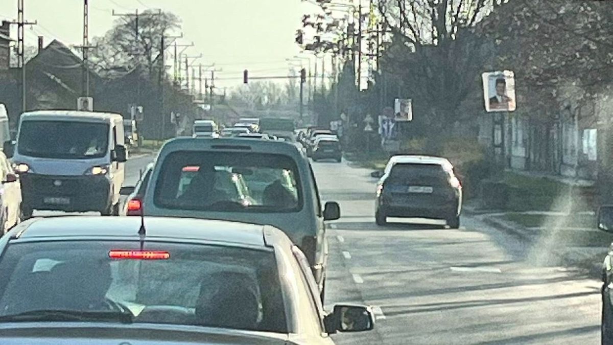 Bonyodalmakat okot a dorozsmai buszsáv. (Fotó: Laura Laura)