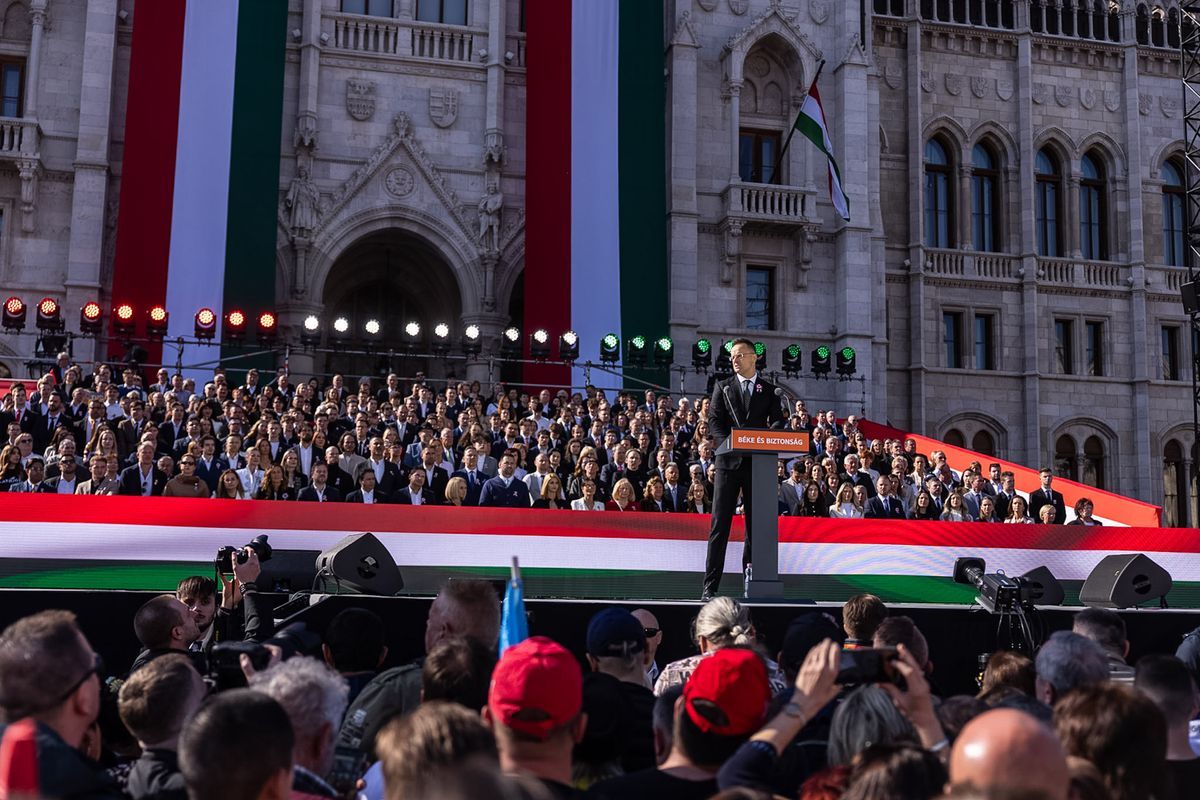 Szijjártó Péter a Békemeneten üzent a fenyegetőző ukránoknak. (Fotó: Polyák Attila)