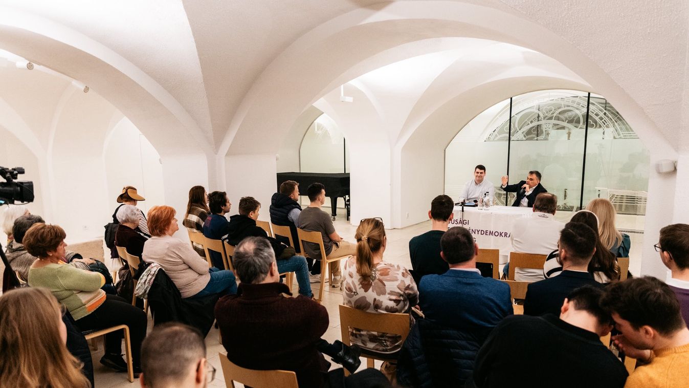 Lehetőséget kell adni a fiataloknak, hogy a szülőföldjükön alapítsanak családot