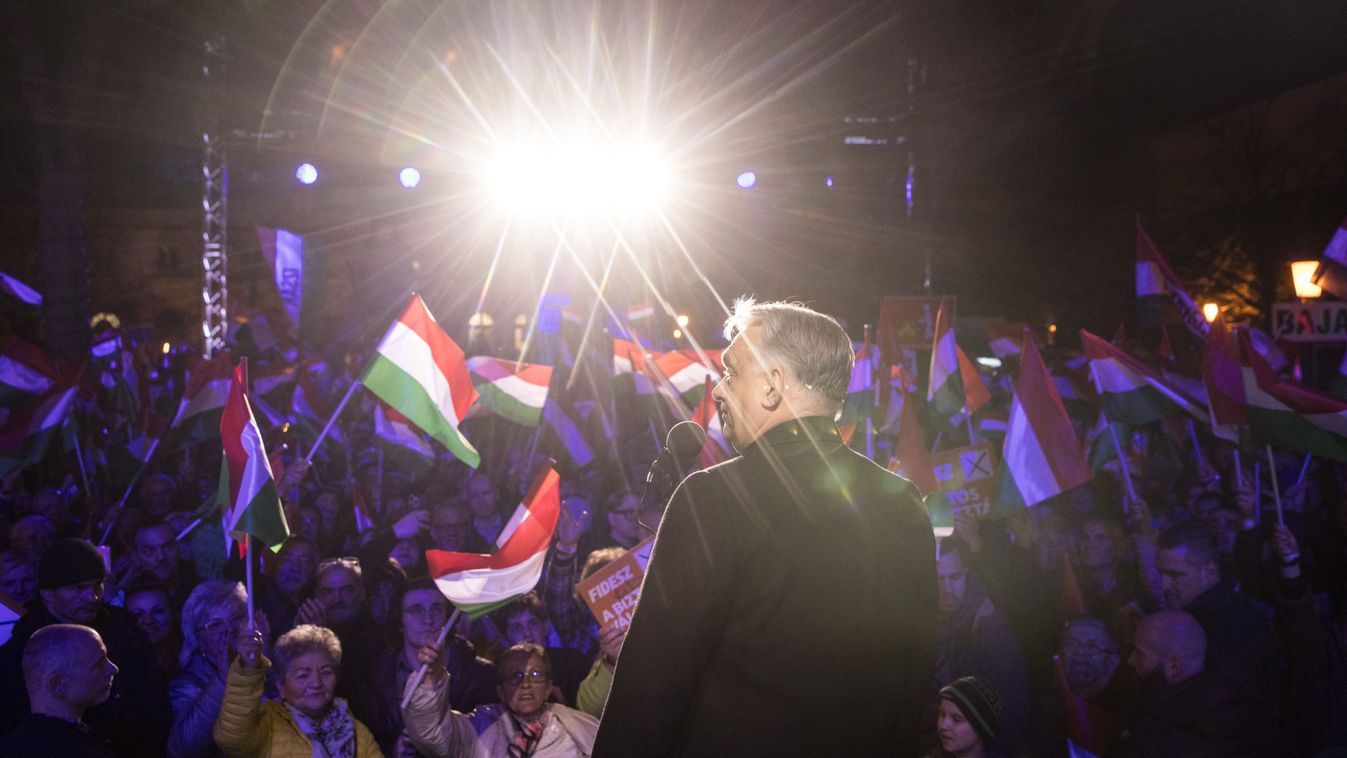 Hatalmas tömeg előtt folytatódik Orbán Viktor országjárása Nagykanizsán +élő videó