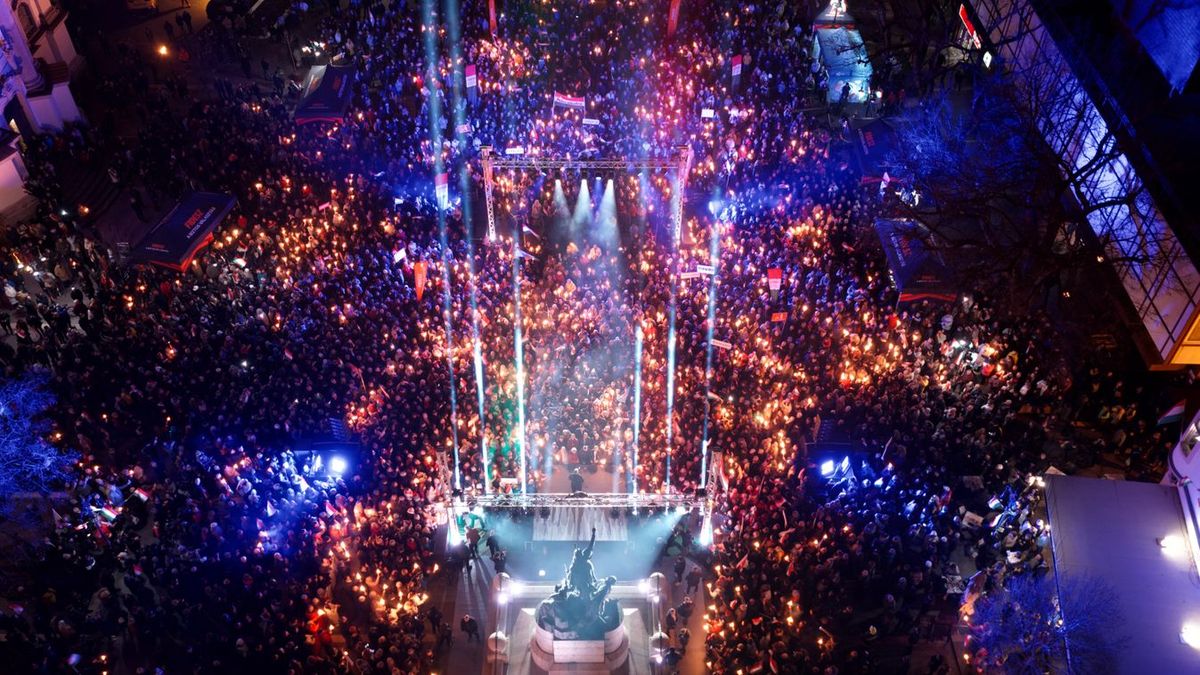 Orbán Viktor Egerben folytatta országjárását