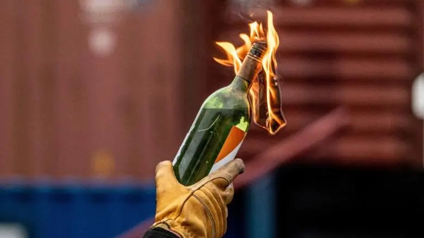 Rács mögött a vásárhelyi kommentelő: Molotov-koktéllal fenyegetett