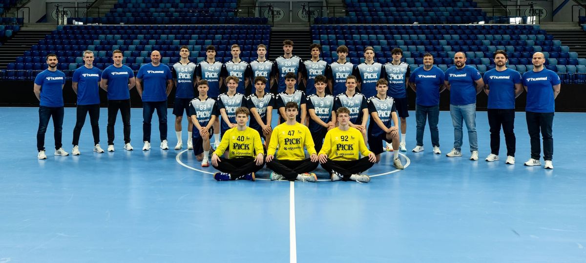 Az OTP Bank-Pick Szeged EHF Youth Club Trophy-n szereplő csapata. (Fotó: Sólya Eliza)
