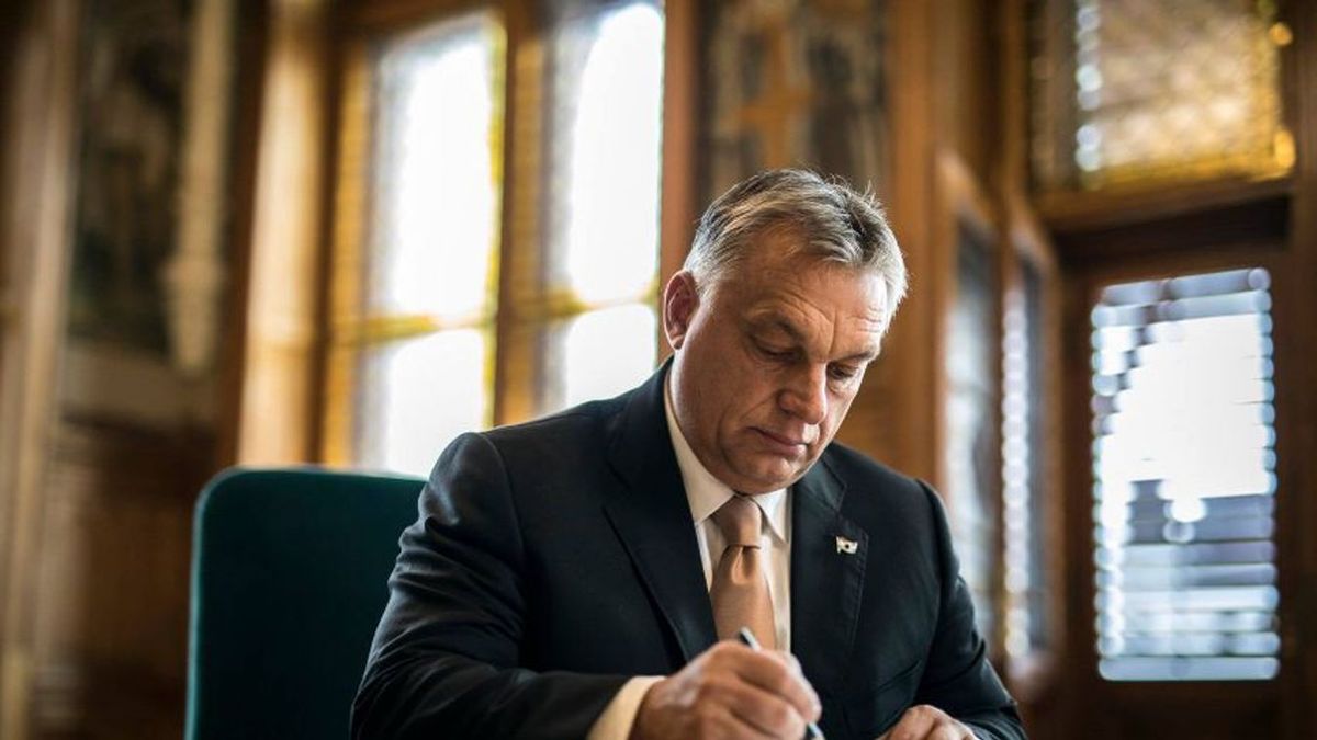 Sajátos írói módszeréről vallott legújabb videójában Orbán Viktor. Fotó: MTI