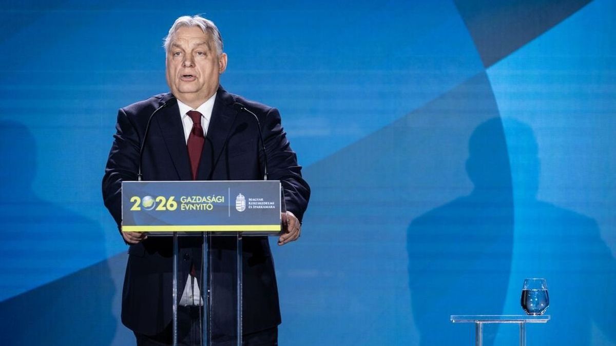 Orbán Viktor Facebook-videóban beszélt az üzemanyagárak alakulásáról és az ukrán olajblokád következményeiről
