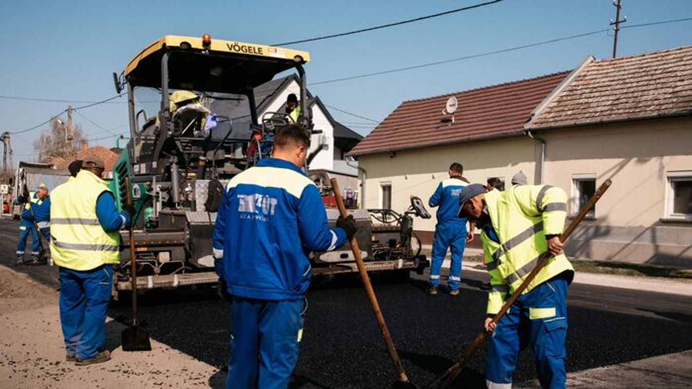 Az üllési Dorozsmai út felújításának nem csak a településen örülnek