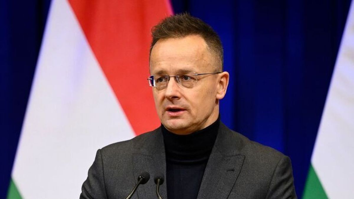 Szijjártó Péter bejelentette, hogy a pusztító dróntámadás és a rakétaeső miatt az Emírségek garanciát vállalt a kint rekedt magyarok védelmére. Fotó: MTI