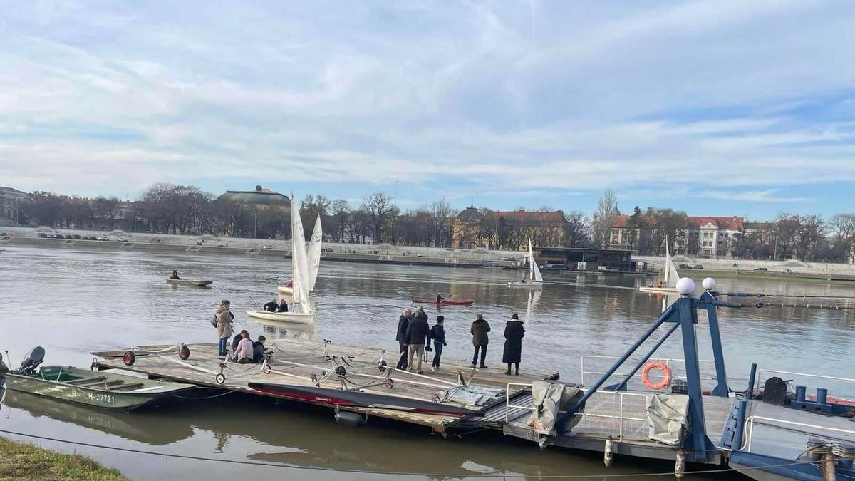 Új segítséget kaptak a csónakosok Szegeden