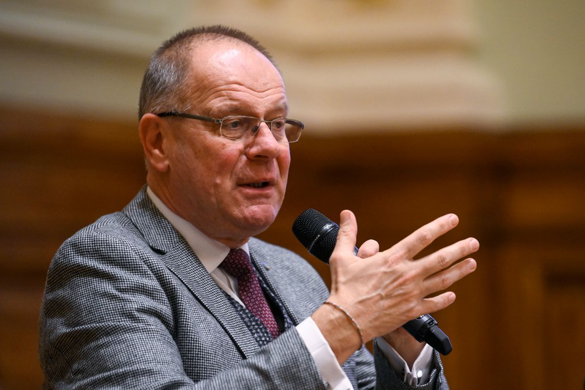 Navracsics Tibor miniszter több, a közszolgálatban dolgozókat érintő jó hírt is bejelentett az elmúlt időszakban