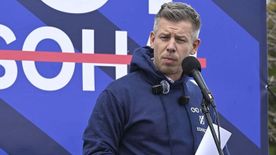 Friss bizonyíték: Magyar Péteréknek is csurrant-cseppent Zelenszkij aranykonvojáról