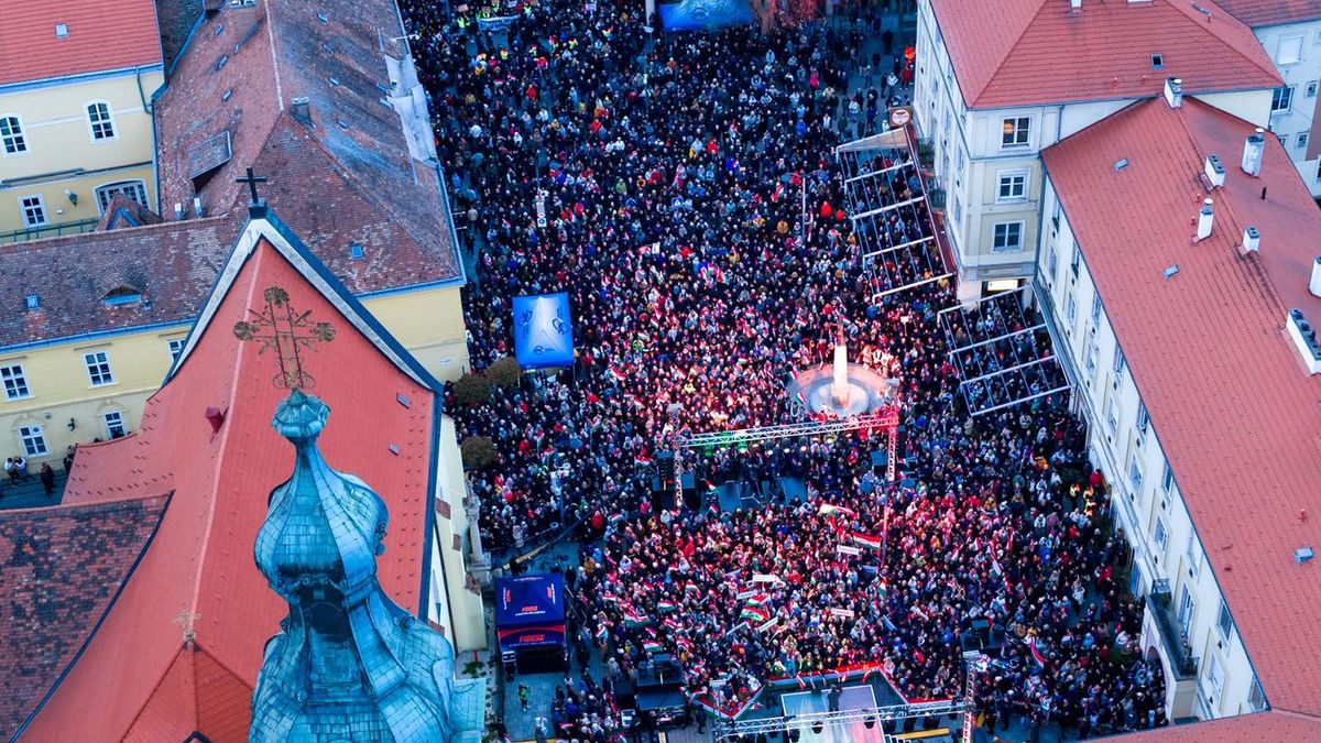 Szombathelyen is hatalmas tömeg fogadta Orbán Viktort