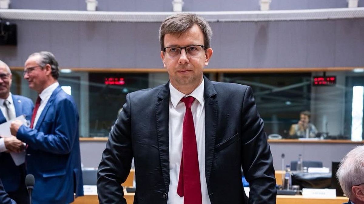 Bóka János közösségi oldalán közölte, hogy Orbán Viktor távol marad a következő EU-csúcstól