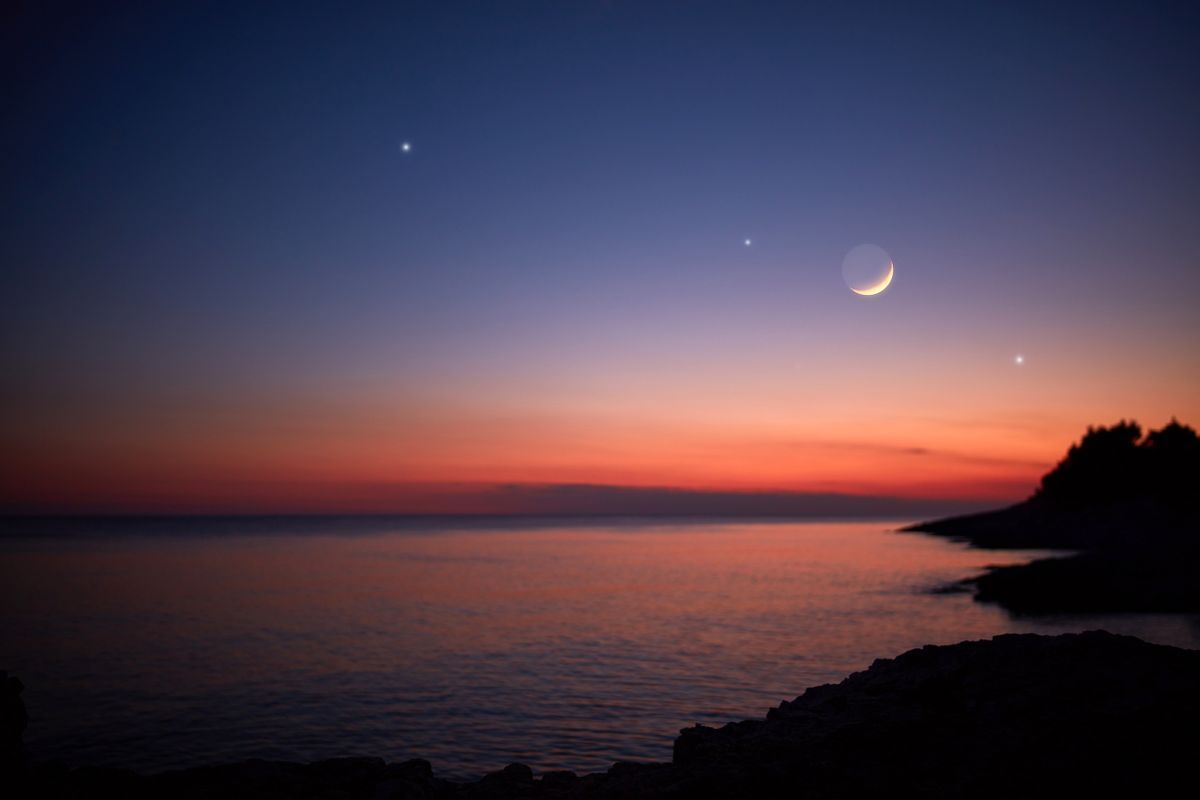 A Hold és a Vénusz különleges együttállása szabad szemmel is pazar látvány lesz. Fotó: Shutterstock/AstroStar