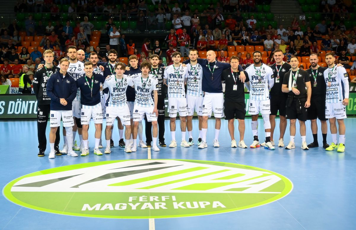 A bronzérmes szegedi csapat. (Fotó: Krizsán Csaba/MTI)