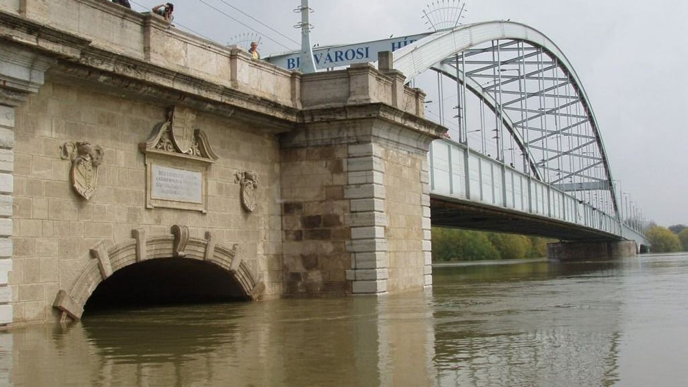 Húsz éve dőlt meg a rekord: Így élte túl Szeged a történelmi árvíz napjait