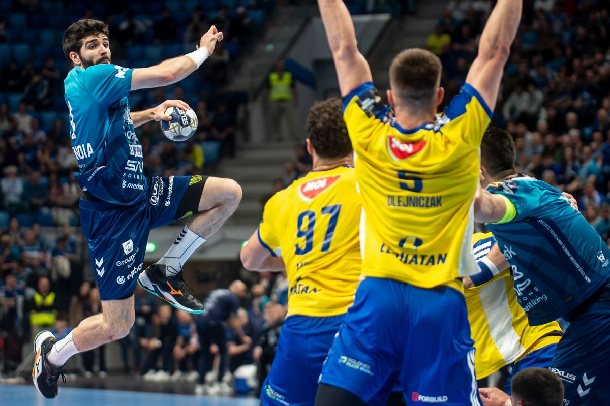 Mikler Roland a védekezés mellett a támadójátékot is kiemelte. A képen látható Garciandia három gólt szerzett. (Fotó: Ujvári Sándor/MTI)