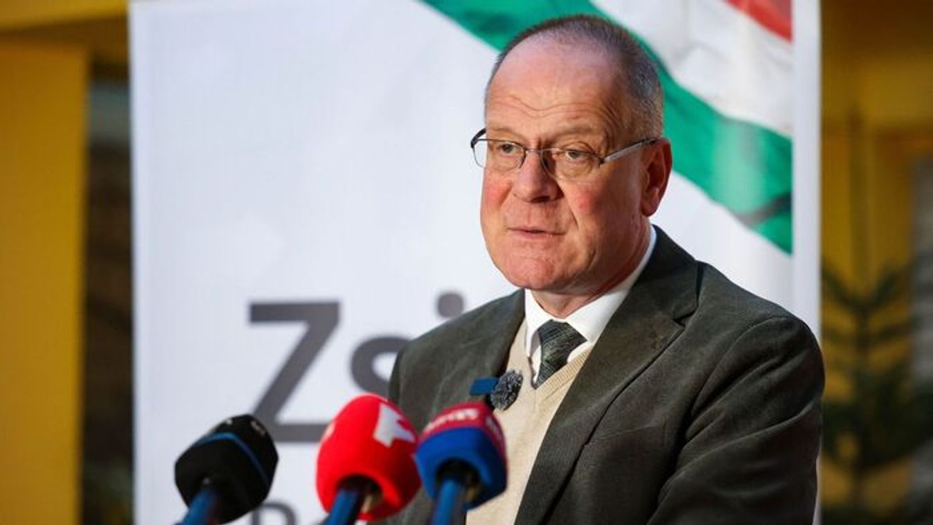Gratulált ellenfelének Navracsics Tibor