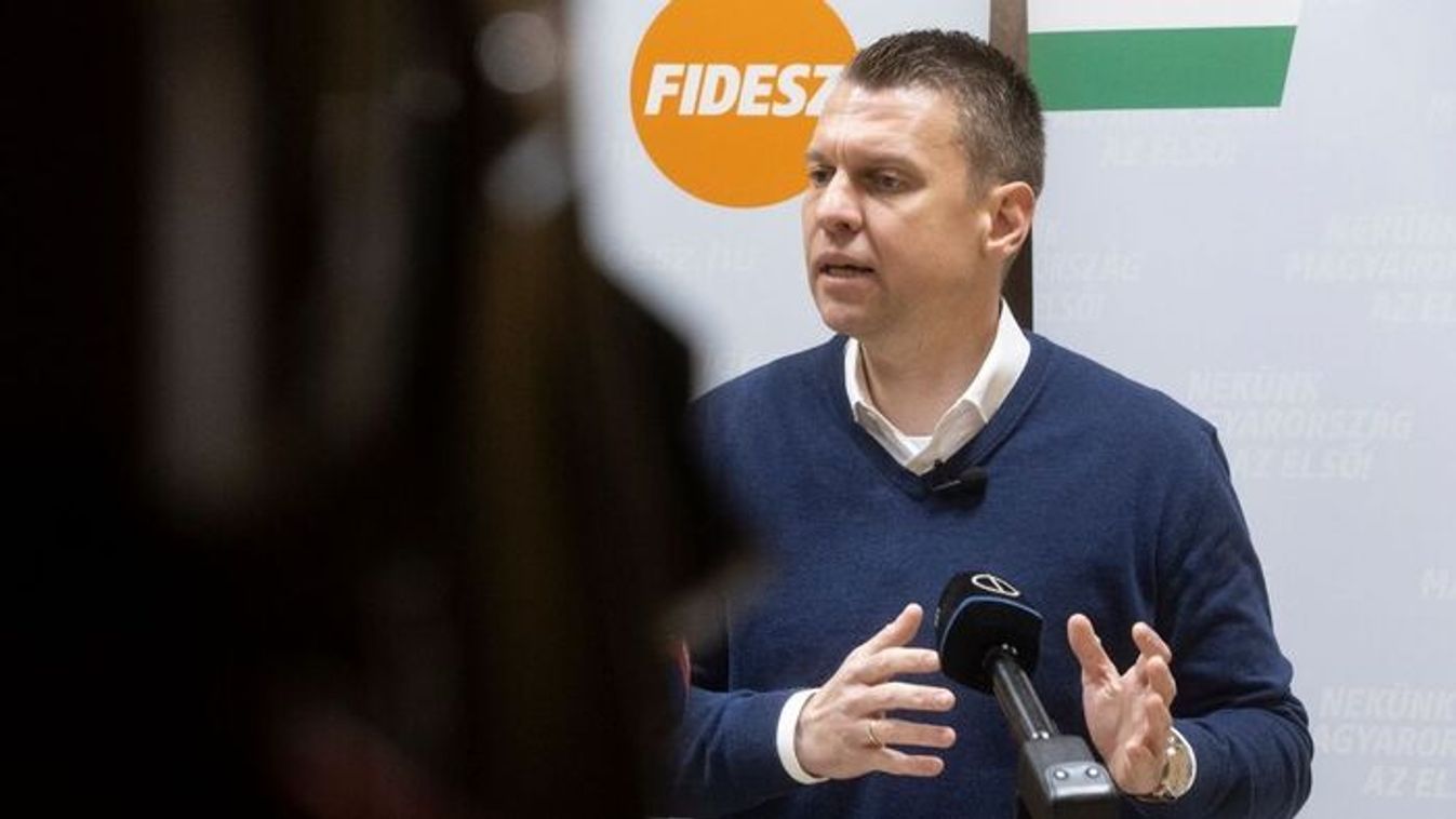 Menczer Tamás: Mi kormányzunk, ti lóbáltok, mindenki teszi, amihez ért