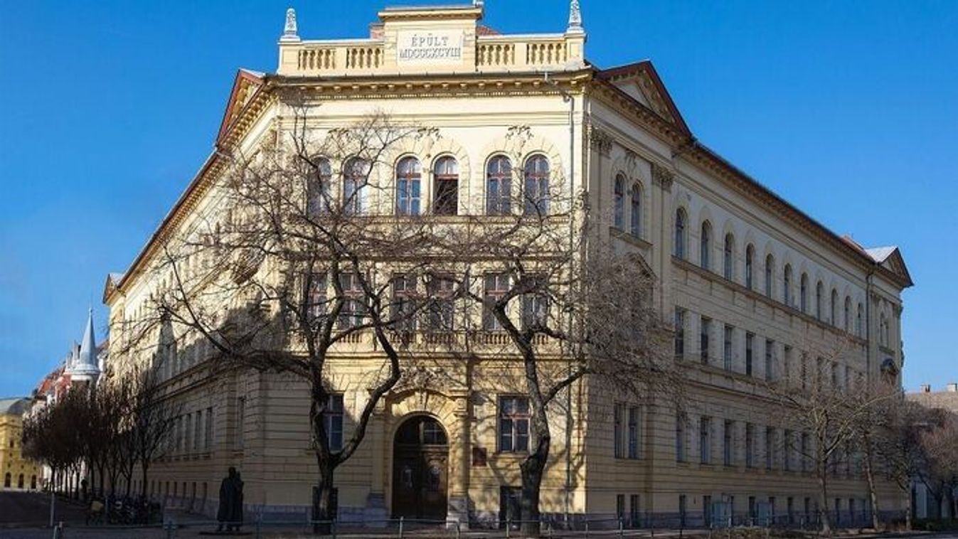 Félmilliárdos fejlesztés Szegeden: megújult a Radnóti Gimnázium