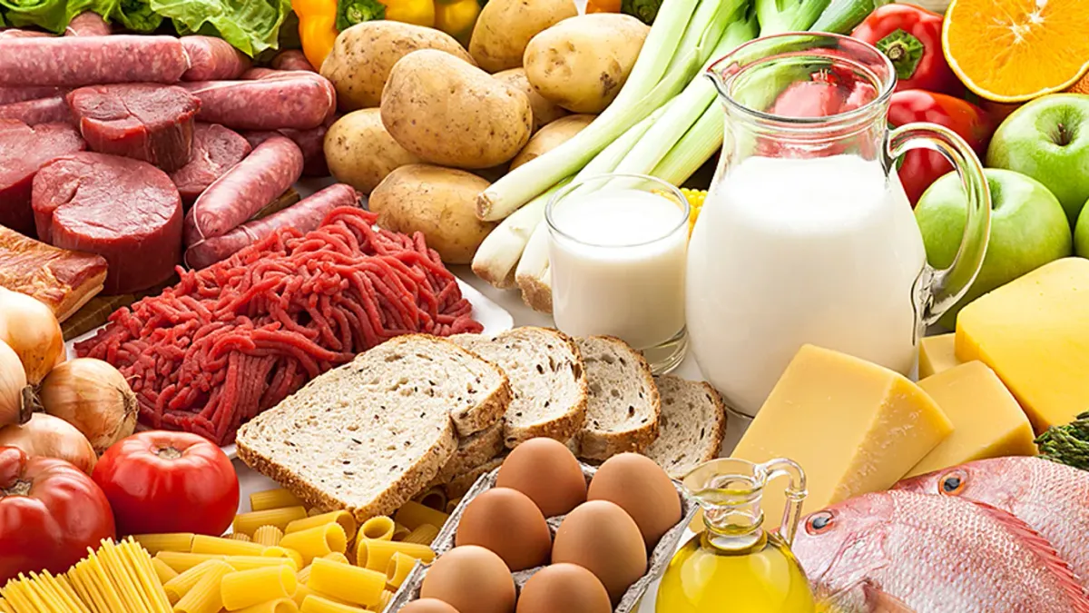 Április 30-ig még hideg élelmiszert is vehetünk a boltokban a SZÉP-kártyánkkal. Fotó: Illusztráció/iStock
