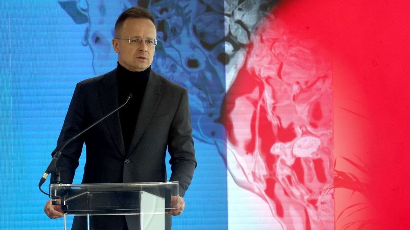 Szijjártó Péter: Európa energia-vészhelyzet felé rohan, megvédjük a rezsit +videó
