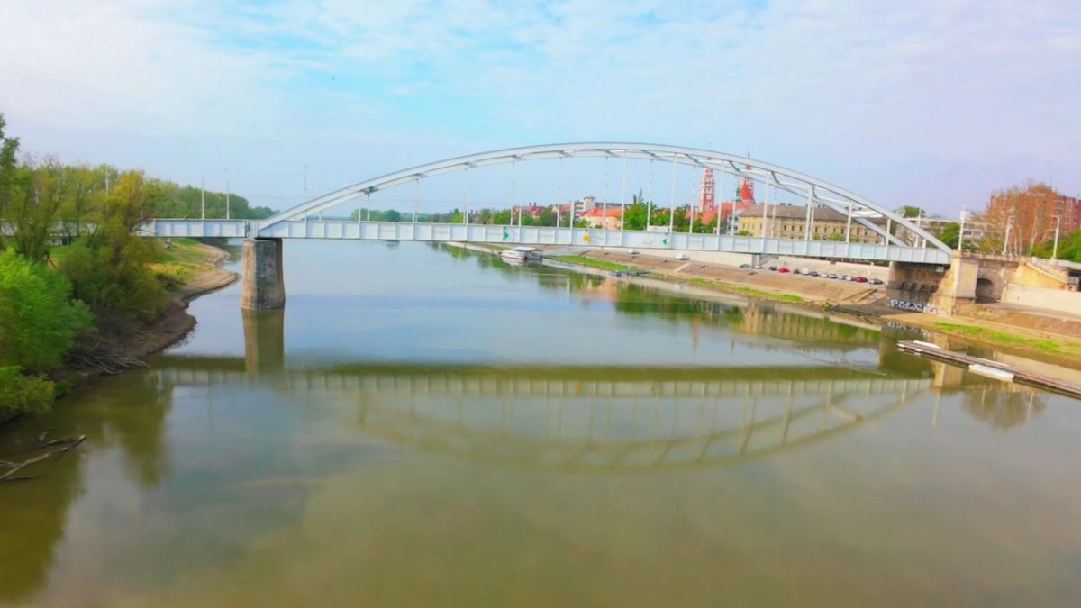 Egy friss drónfelvétel megmutatja, milyen gyönyörű a reggeli Tisza. Fotó: Képernyőkép/YouTube