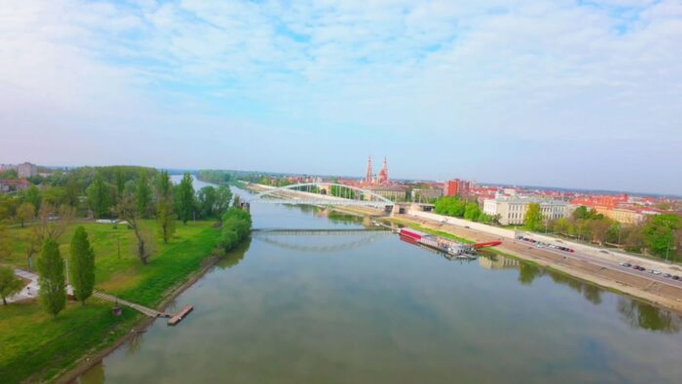 Így fest a Tisza a magasból: Lélegzetelállító felvétel Szeged szívéből