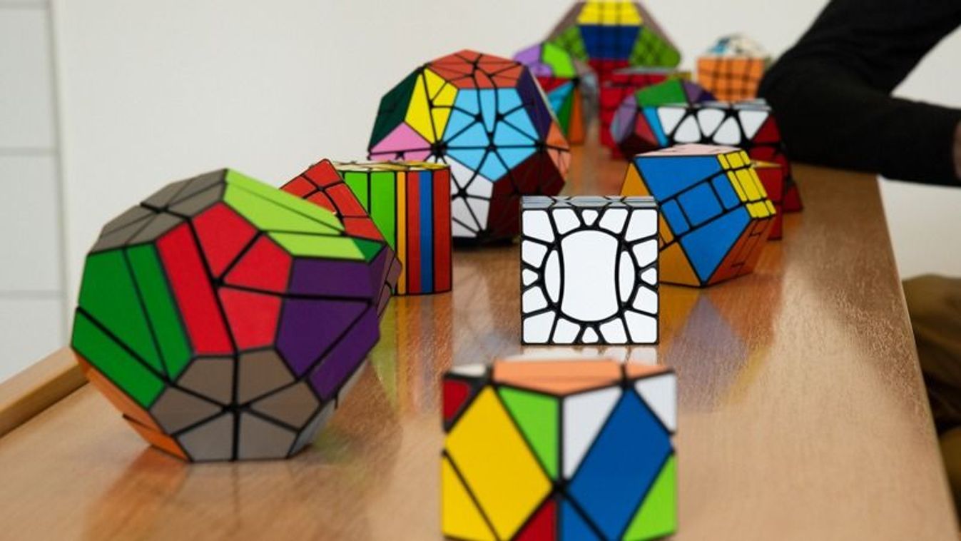 A Rubik-kocka bűvöletében: Különleges variánsok készülnek az SZTE-n