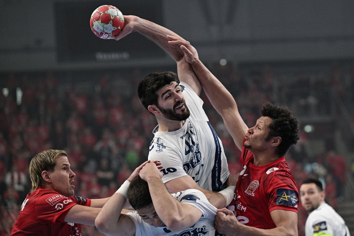 KUKIC, Lazar; PETRUS, Thiagus