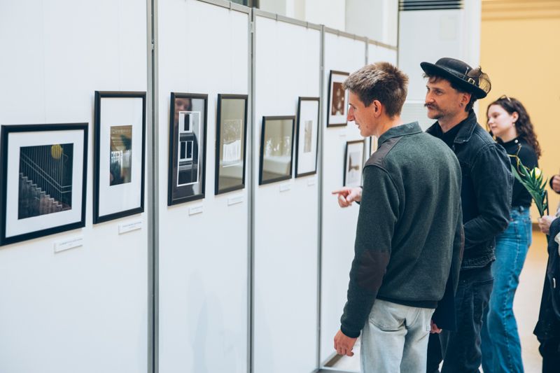A szegedi kultúra ünnepe: megnyílt a hallgatói kiállítás az SZTE aulájában. Fotó: Mikolci Dávid