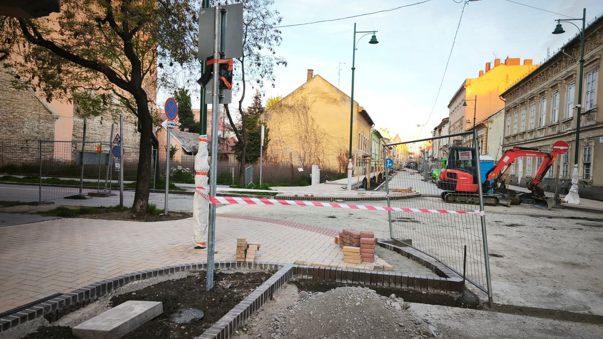 Már nem közelíthető meg a Gogol utca a Jósika utcán keresztül. (Fotó: Tóth Norbert)