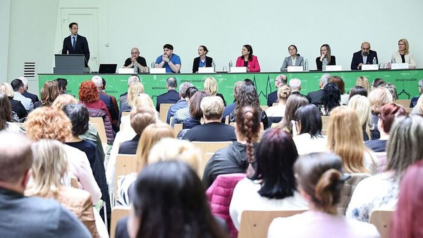 Szegeden találkoztak a gyermekvédelem szakmai szereplői és segítői