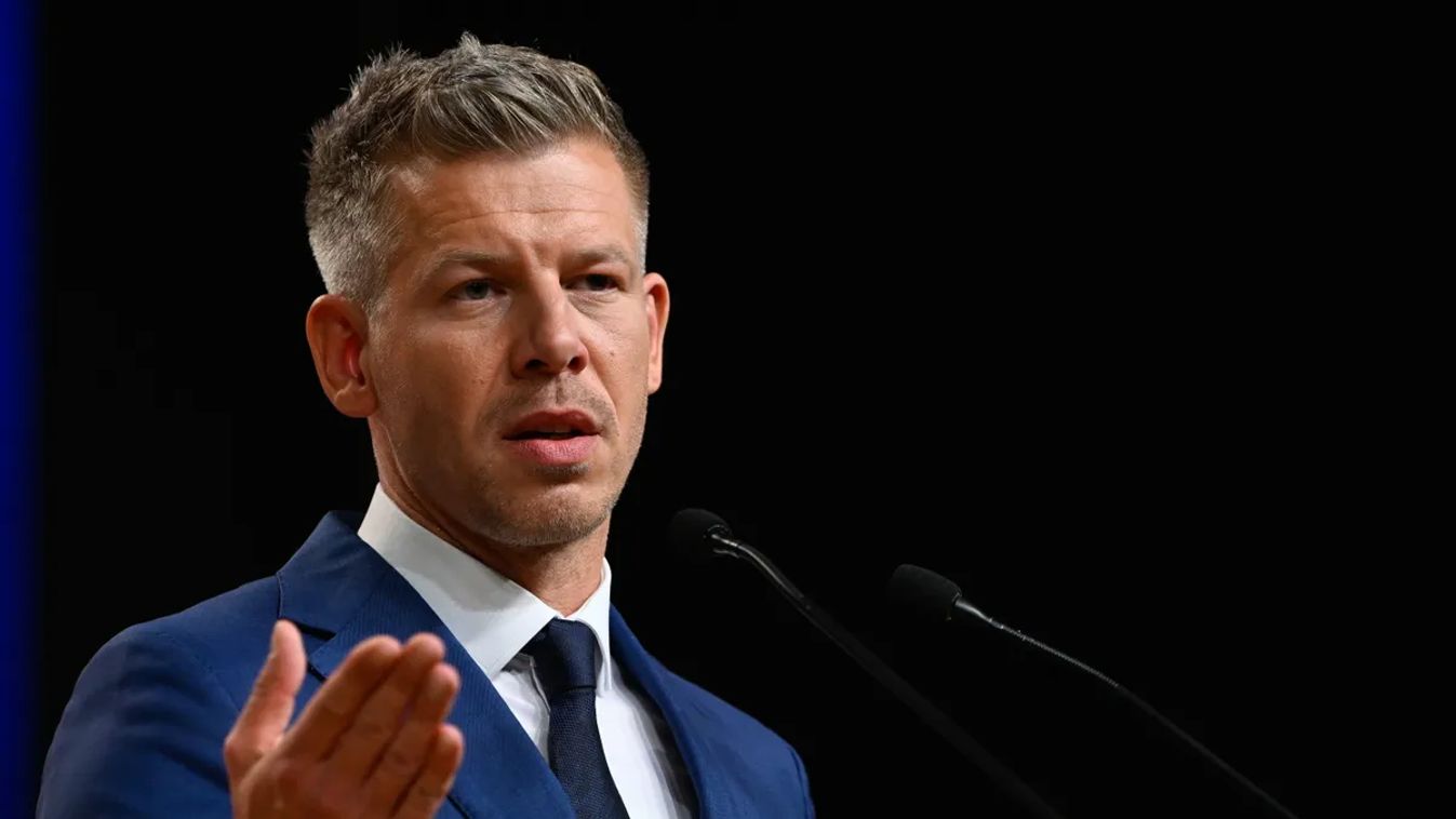 Összeférhetetlenség miatt felfüggeszti bírói munkáját Magyar Péter húga