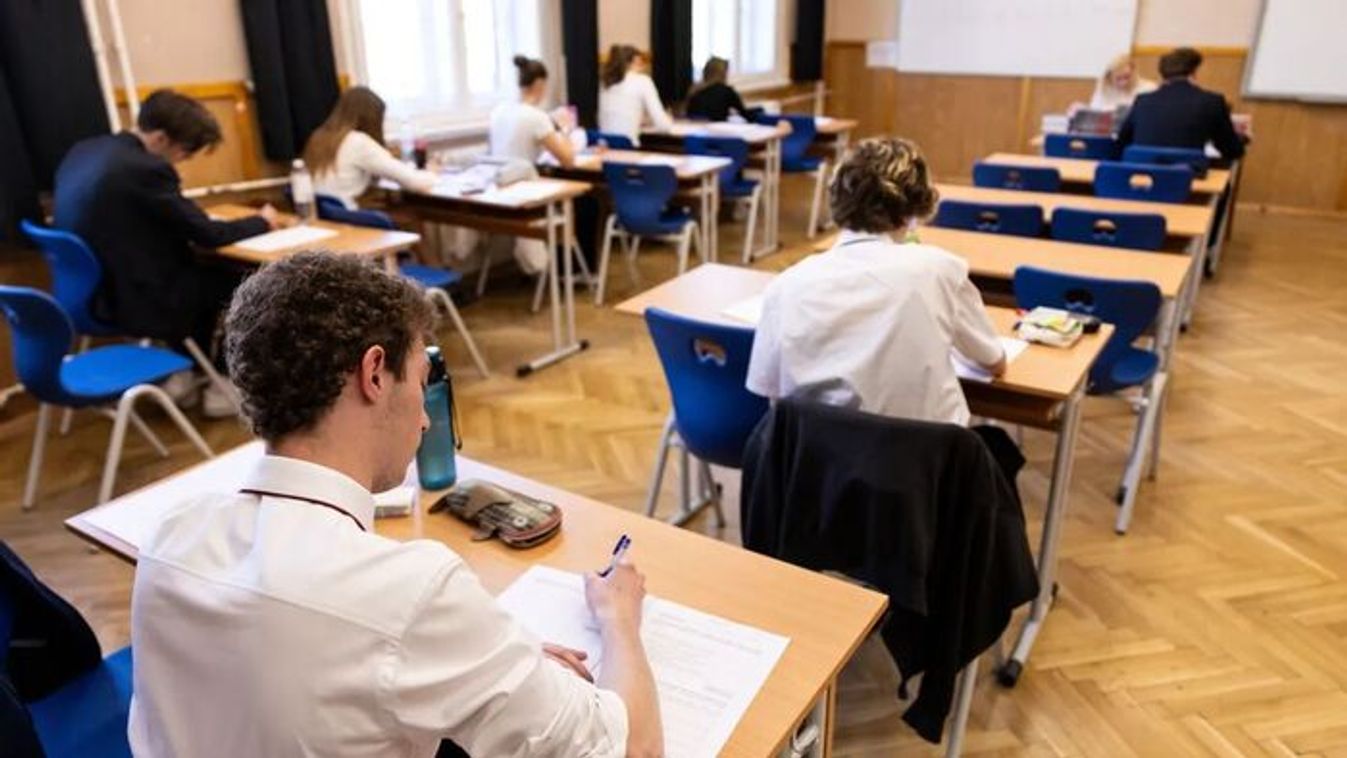 Megkezdődött a történelemérettségi, itt vannak a feladatok