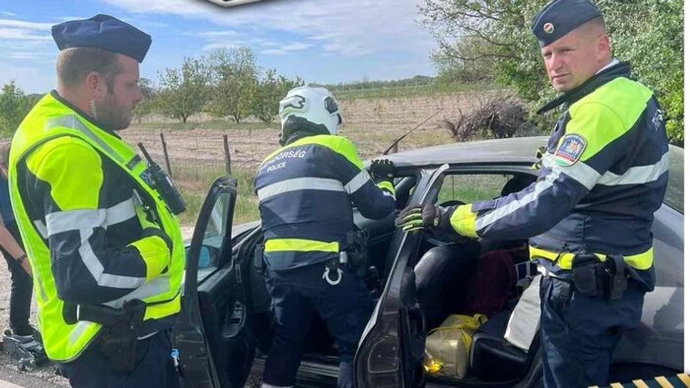 Példás helytállás: motoros rendőrök mentettek az 55-ösön