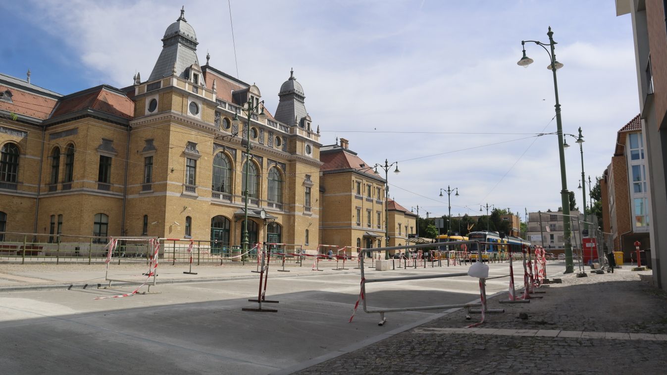 Akár 50 évig is bírhatja az Indóház tér megújult burkolata +fotók +videó