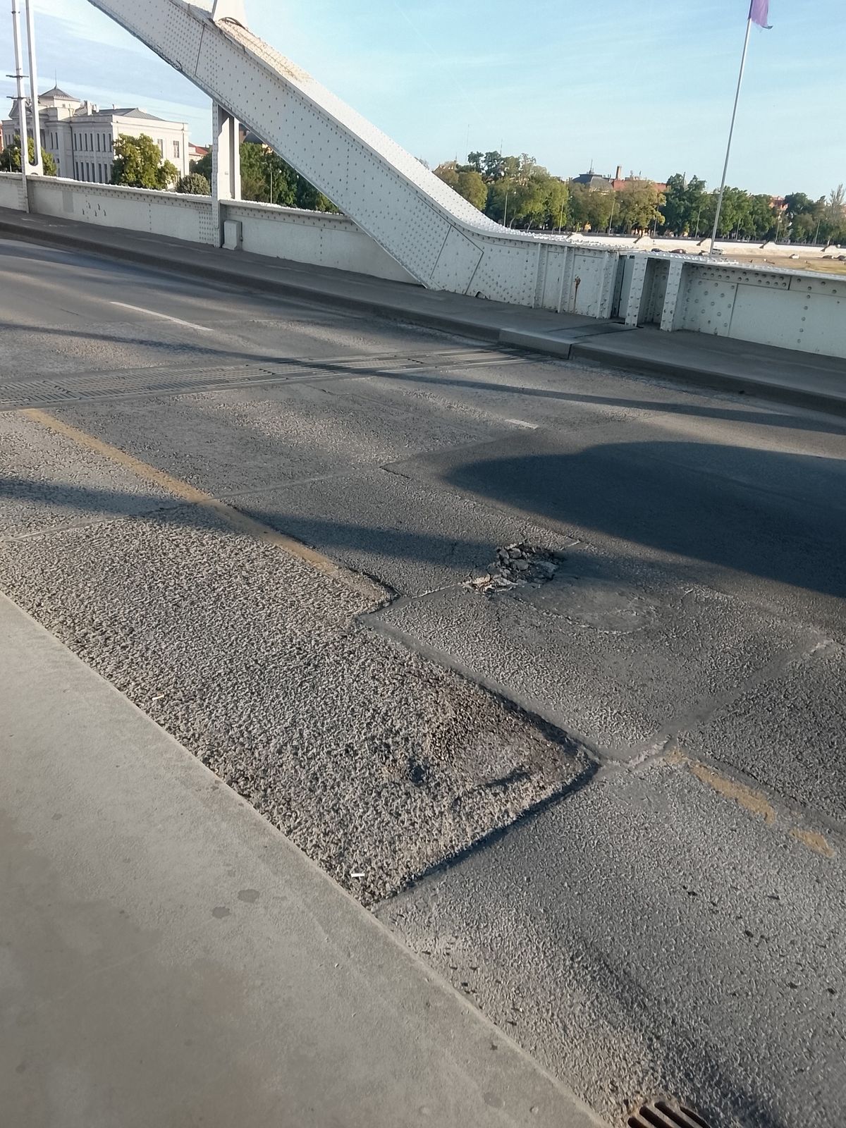 Ismét néhány hétig bírta csak a javítás a Belvárosi hídon