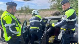 Példás helytállás: motoros rendőrök mentettek az 55-ösön