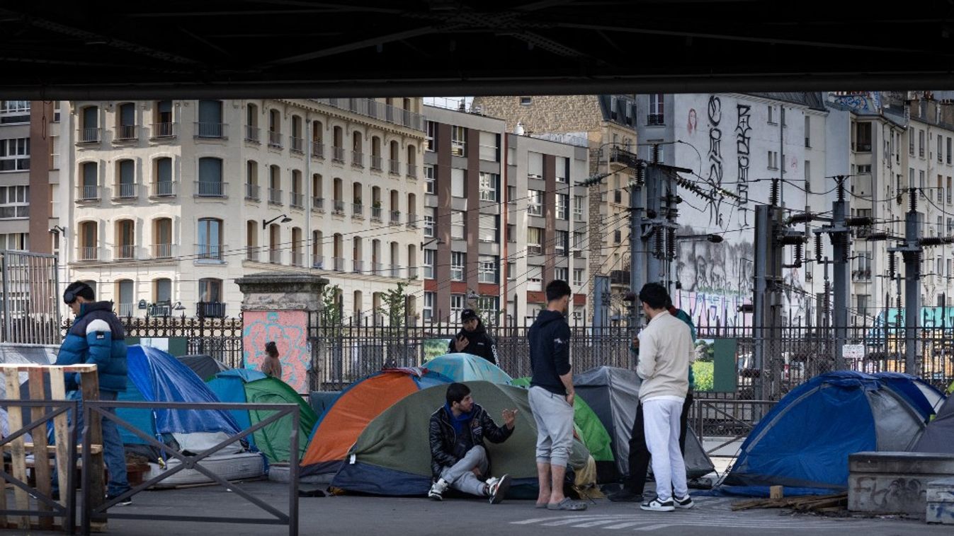 Akár húszezer illegális migráns érkezhet hazánkba a brüsszeli paktum miatt