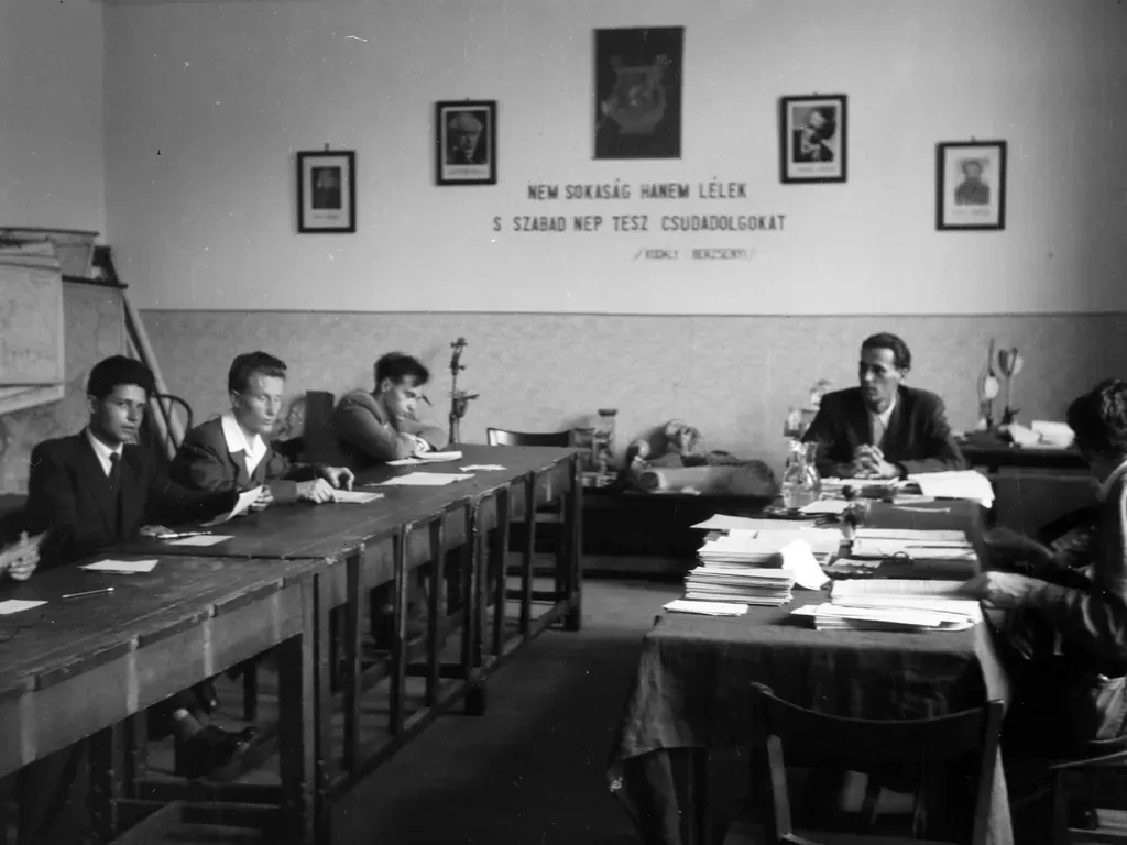 Érettségi vizsga, 1955. Fotó: Fortepan/Ungváry Rudolf