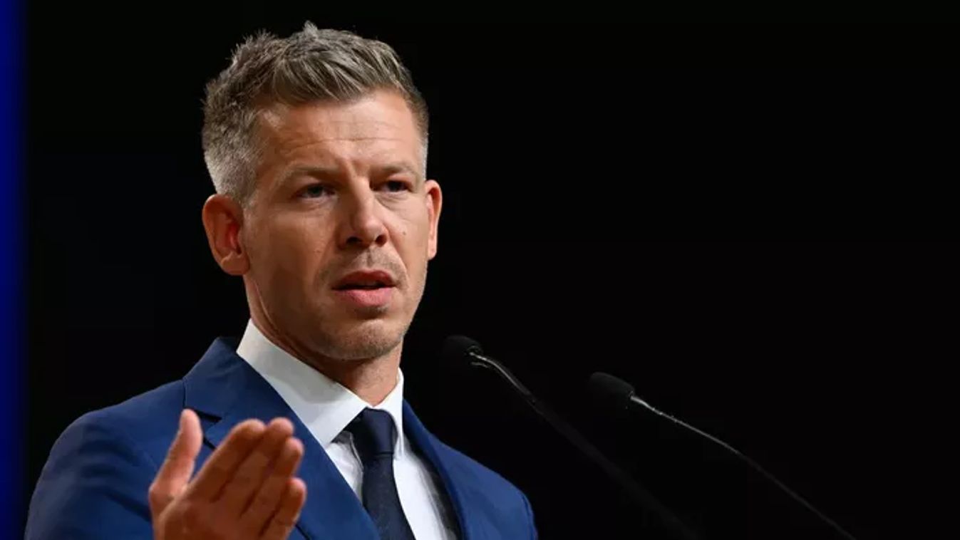 Összeférhetetlenség miatt felfüggeszti bírói munkáját Magyar Péter húga