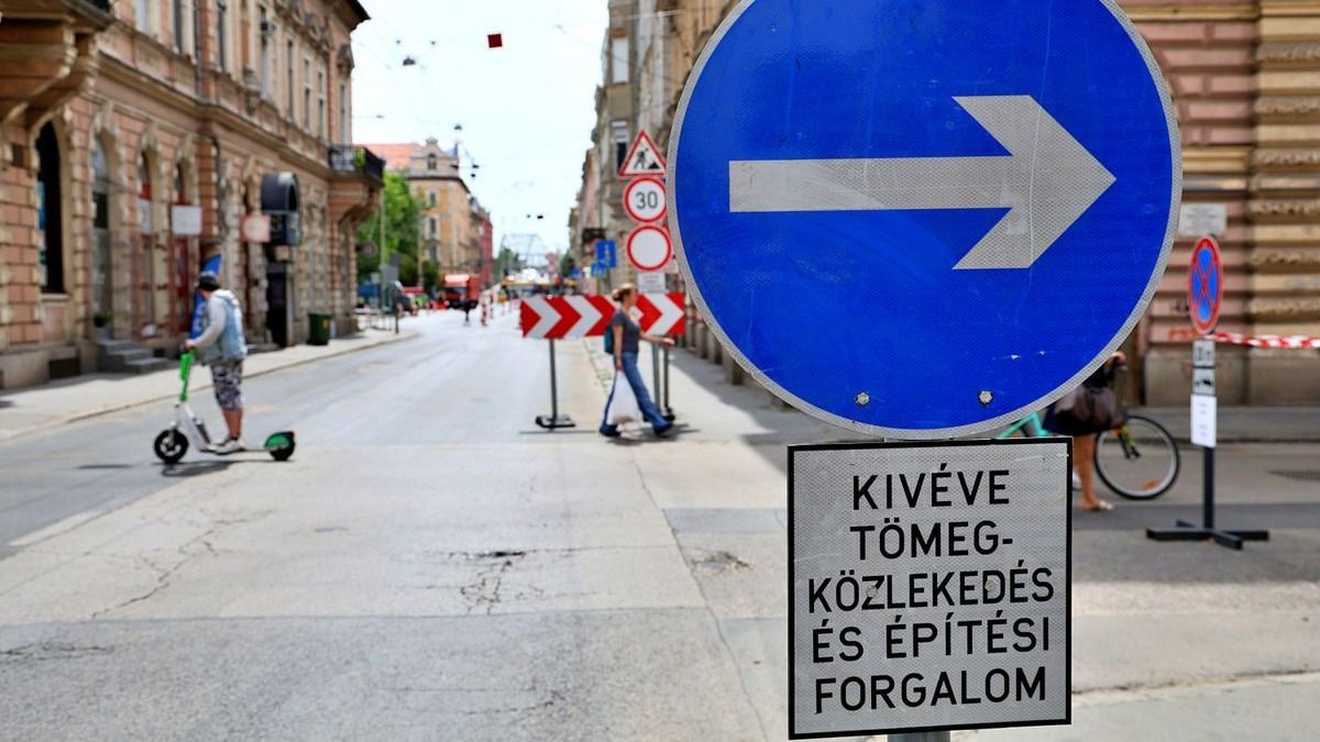 A Széchenyi téri felújítás miatt jelentősen megváltozott a belvárosi közlekedés Szegeden.